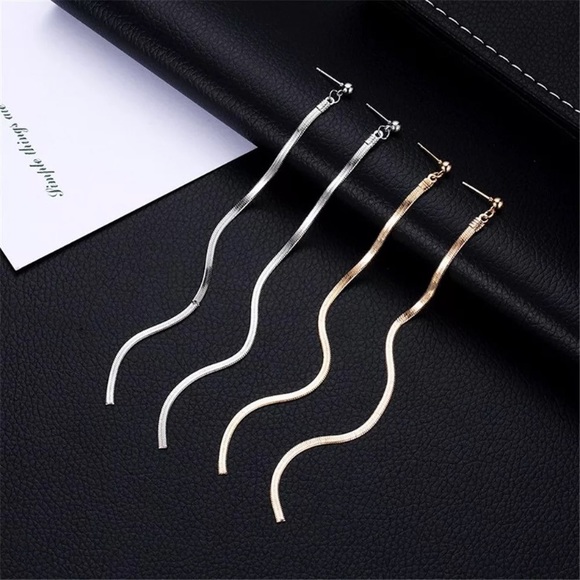 ⚜️[𝟯/$𝟭𝟴]⚜️Long Gold Thin Dainty Earrings NEW - Picture 6 of 9